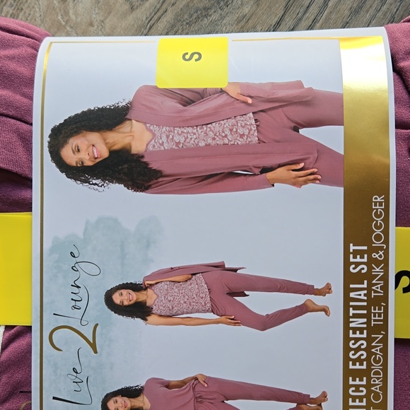 Live to Lounge set - Picture 4 of 4